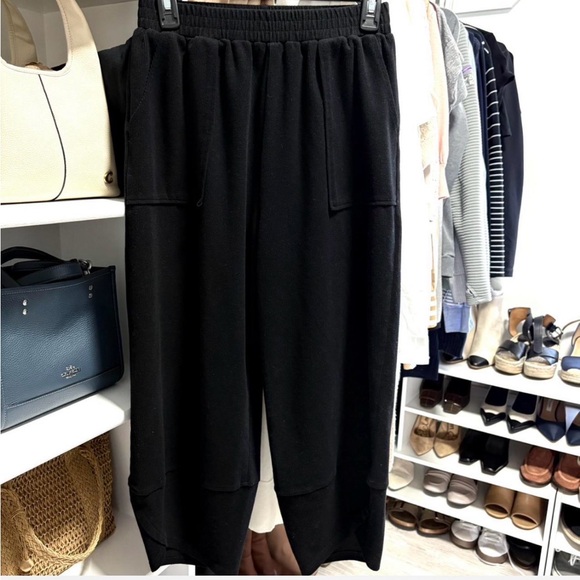 Relaxed Cropped Tulip-Hem lounge Pants - Picture 2 of 4
